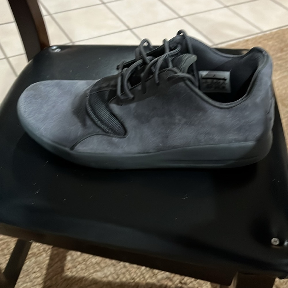Barely worn pair of Air Jordan gray suede sneakers - Picture 4 of 6